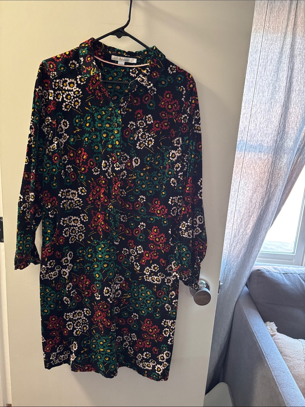 Boden Floral Button-Front Long-Sleeve Tunic Dress in Black, Green, Red
